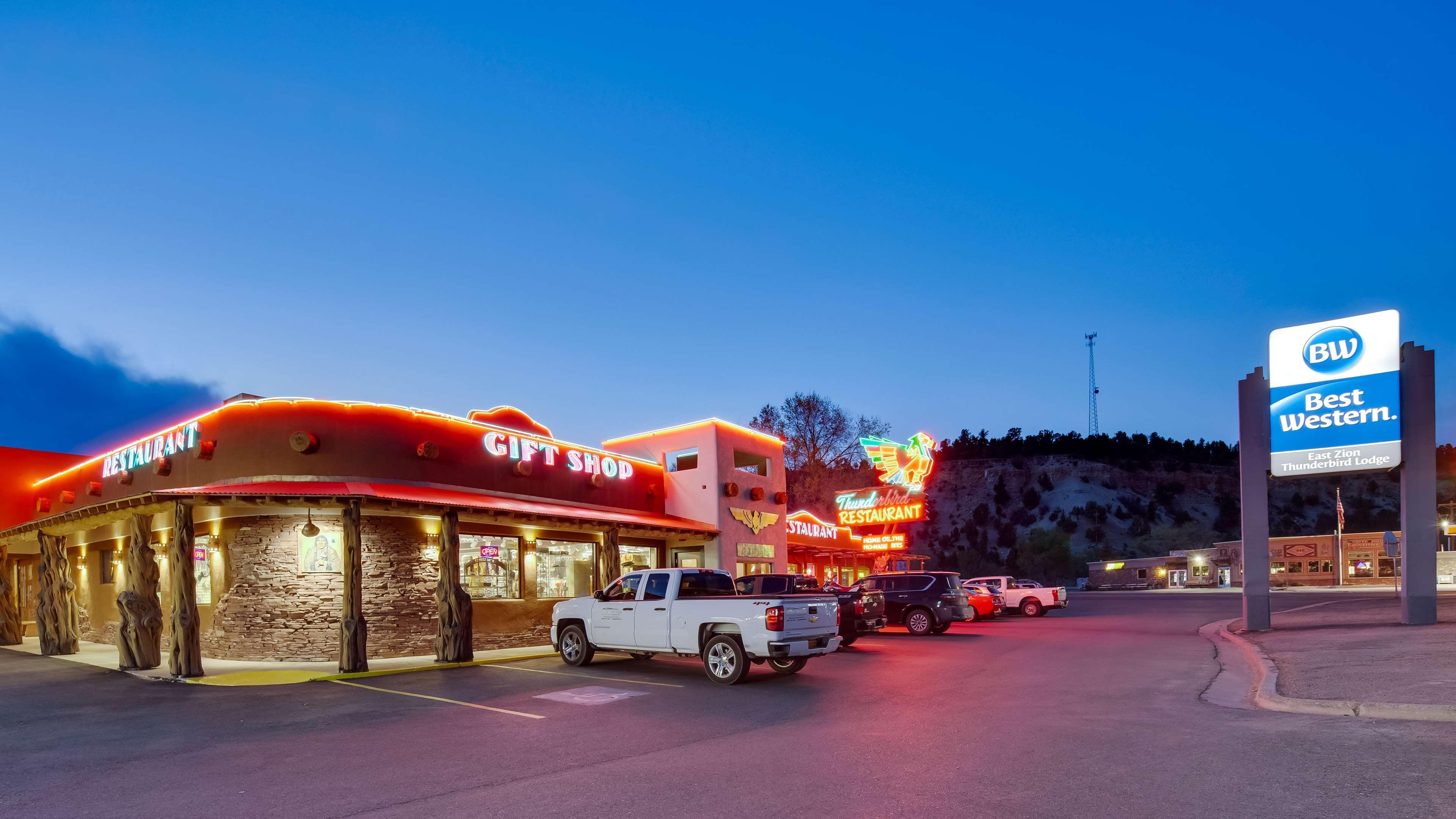 Motel Western East Zion Thunderbird